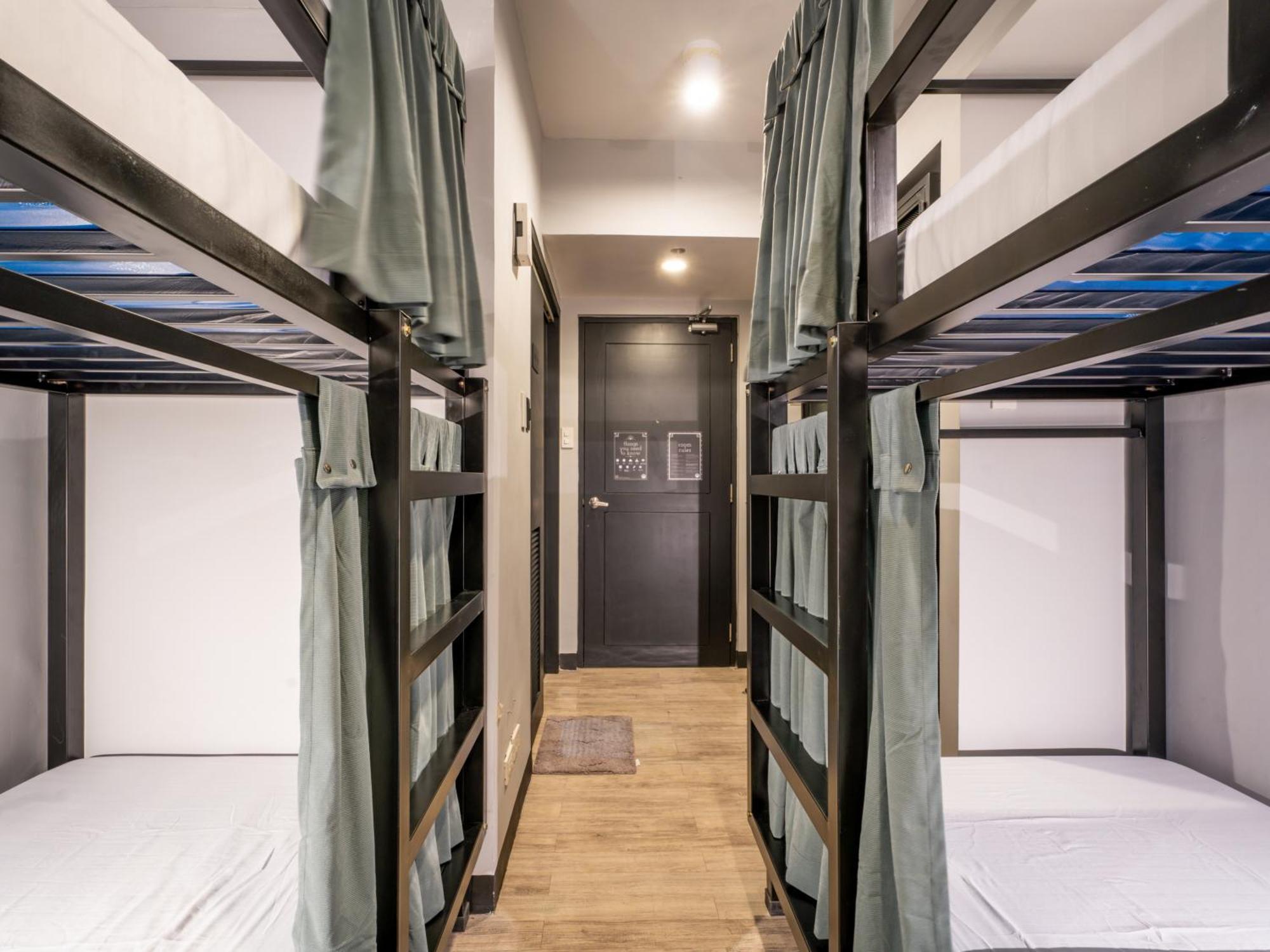 Mad Monkey Manila Hostel Makati City Exterior photo