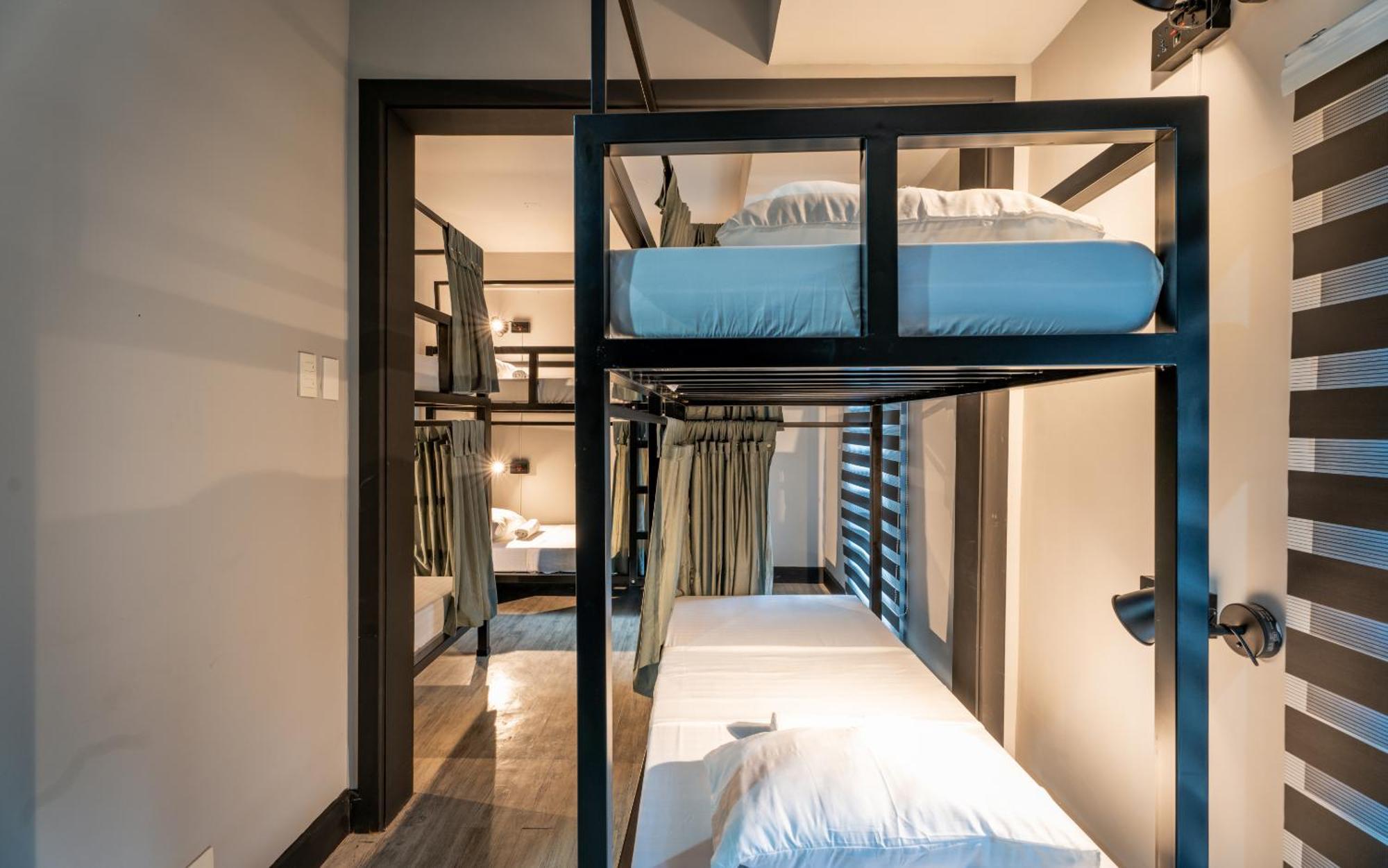 Mad Monkey Manila Hostel Makati City Exterior photo