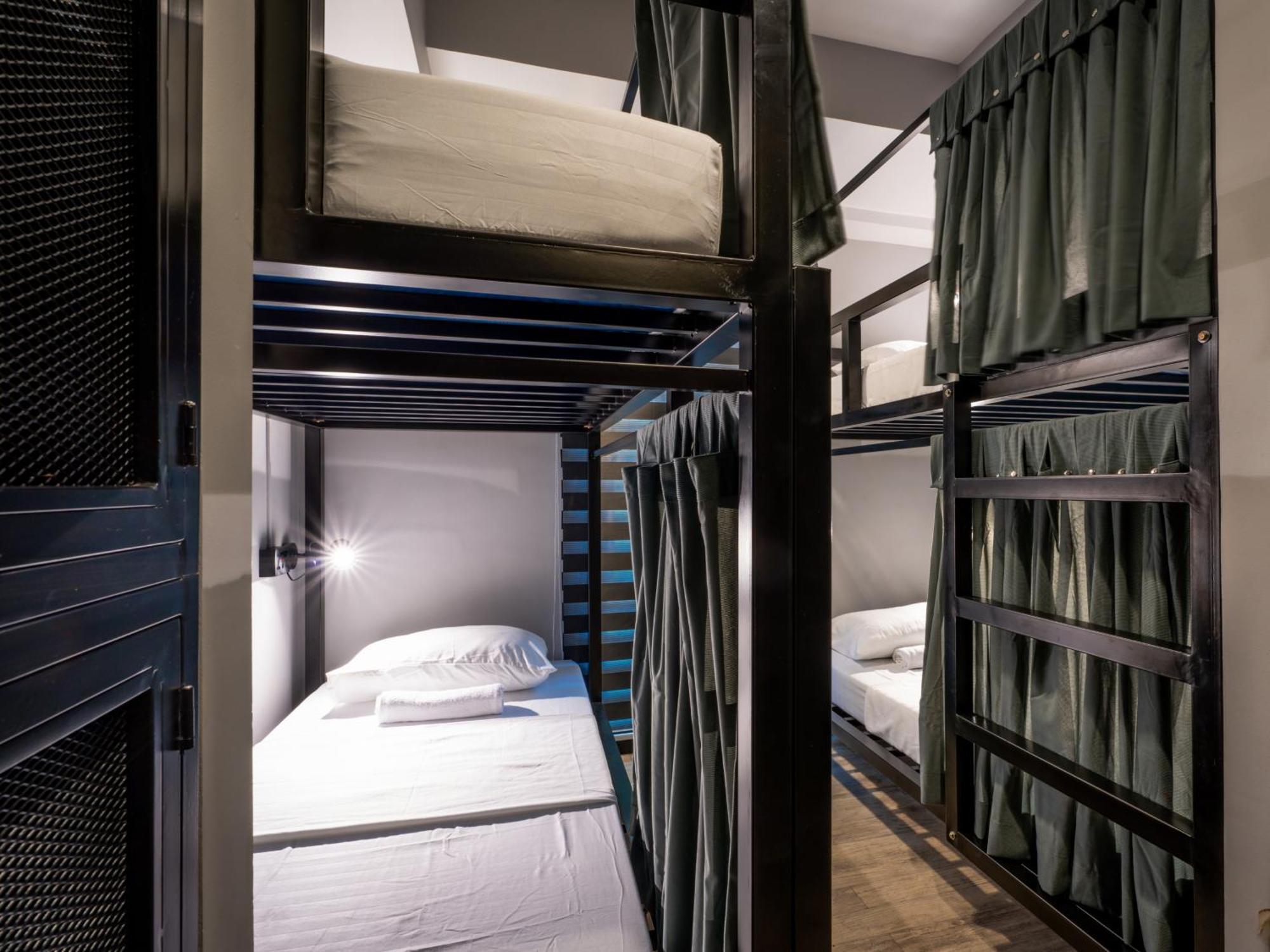 Mad Monkey Manila Hostel Makati City Exterior photo